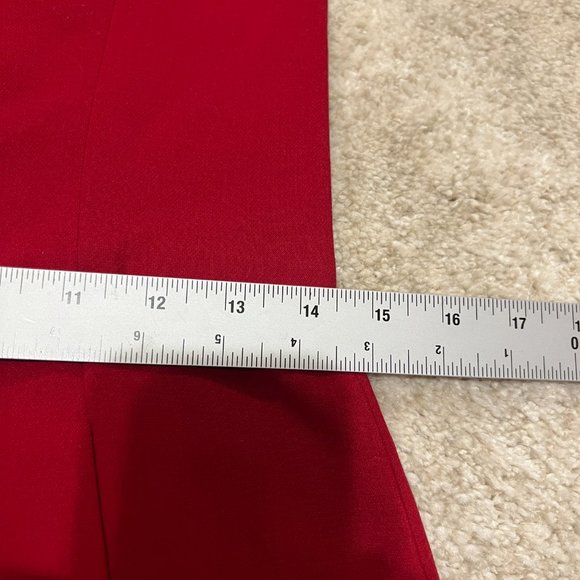 Black Halo Jumpsuit Size 6 Red Strapless Tapered Leg Pockets Evening or Workwear - Picture 9 of 12